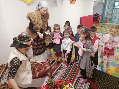 Български народни обичаи и традиции - ЧДГ Чебурашка - град Варна