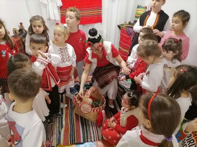 Български народни обичаи и традиции - ЧДГ Чебурашка - град Варна